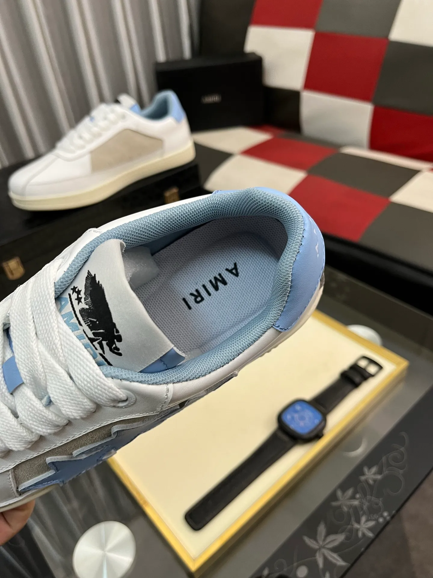 Men's shoes 💰420⌚️⌚️《AMIR*》New men's low-top casual sports sneakers bone shoes, another pair of irresistible bone shoes. Bone shoes are one of AMIRI's most popular items. They use first-layer cowhide uppers. The side bones are made of two cowhide laminations. They have a three-dimensional feel. The leather incisions are all oil-edged. Contrasting color design. Simple style. Fashionable sports. Customized metal LOGO nameplate to embellish shoelaces. Exclusive control of top version. Supports comparison. Breathable mesh lining Original rubber outsole A must-have item for daily leisure Suitable for various occasions Check it out if you pursue high quality Super cool uppers Size: 38-446️⃣ Colors available